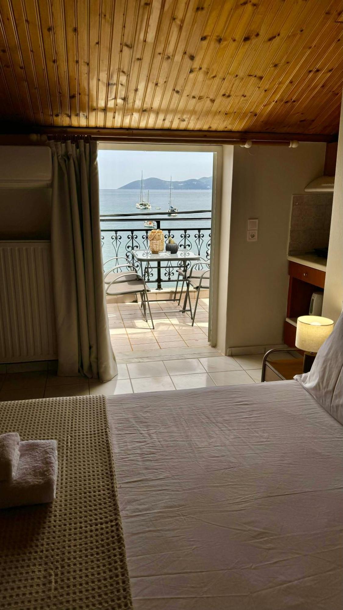 Sea Side Studios Agia Efimia Bagian luar foto